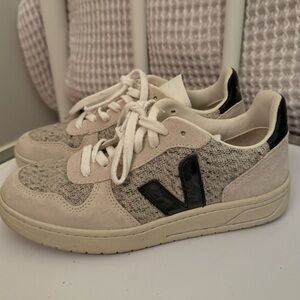 Vejas women’s size 6/ EU 37